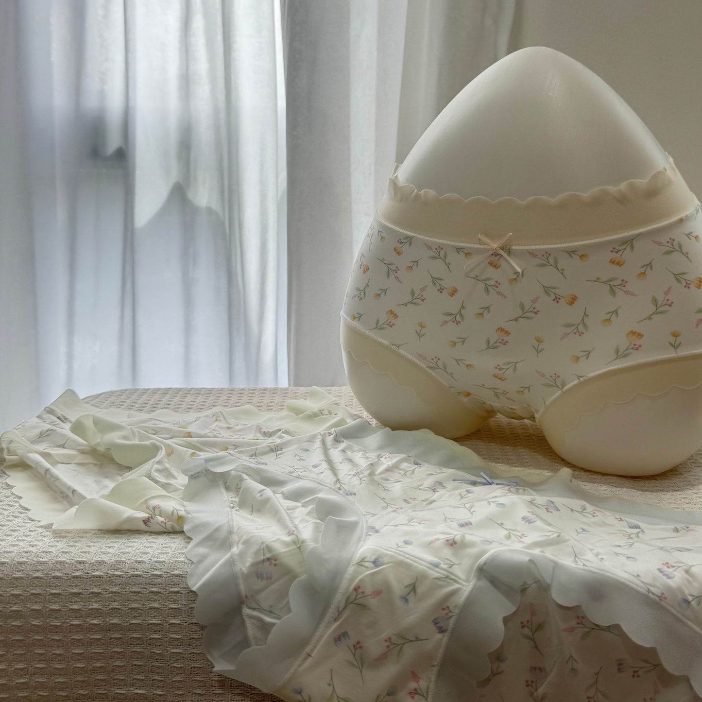 [Free Size - 43-70kg] Ultra-Thin Floral IceSilk Panty – Mid-Waist Seamless Briefs