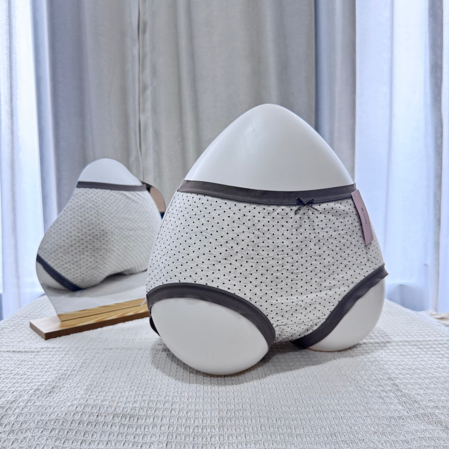 [Free Size] Little Dot Seamless Mid-Waist Panty – Soft Grey